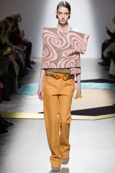 Look 14